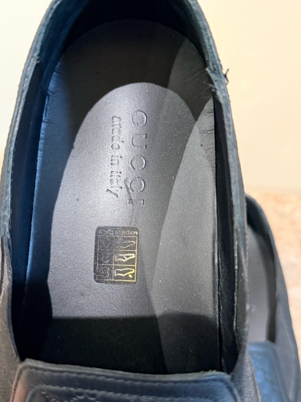 Gucci Black Textured Leather Slip-On Loafers - Picture 7 of 9